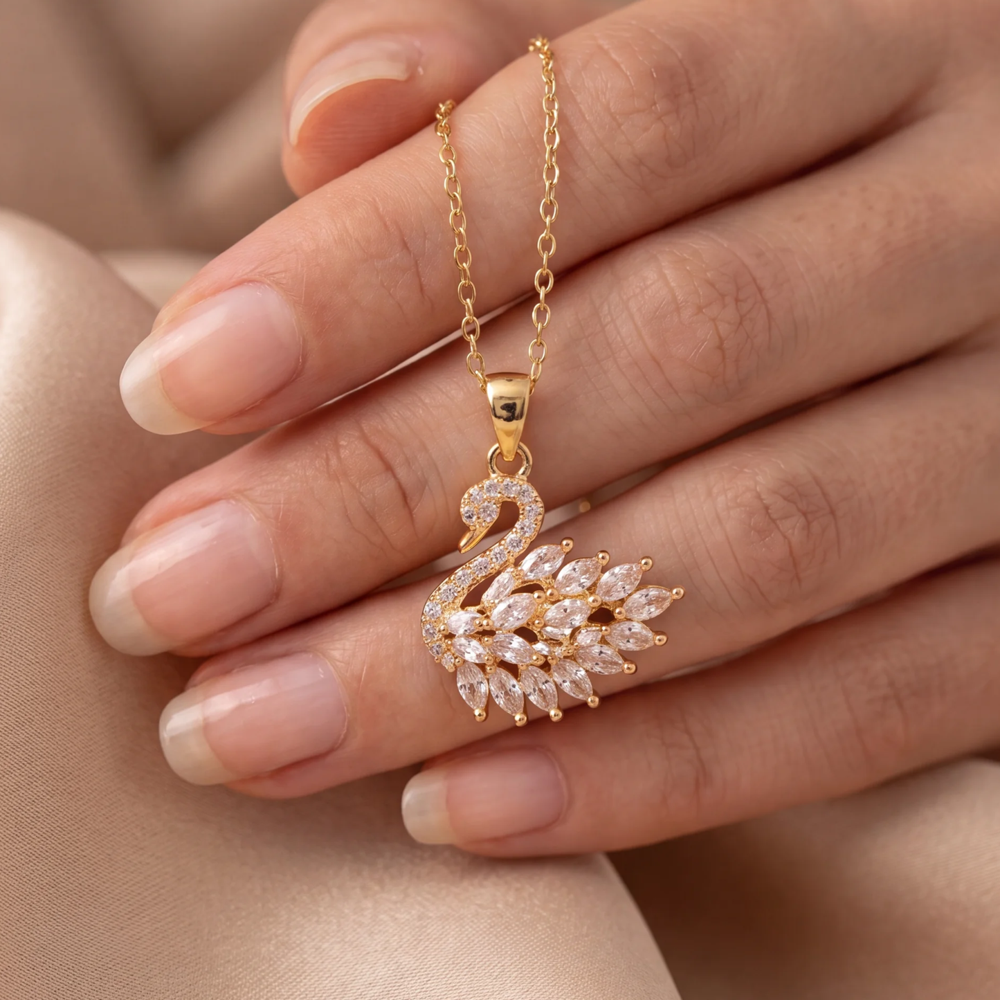 Valeria Collier Cygne Cristaux Gold